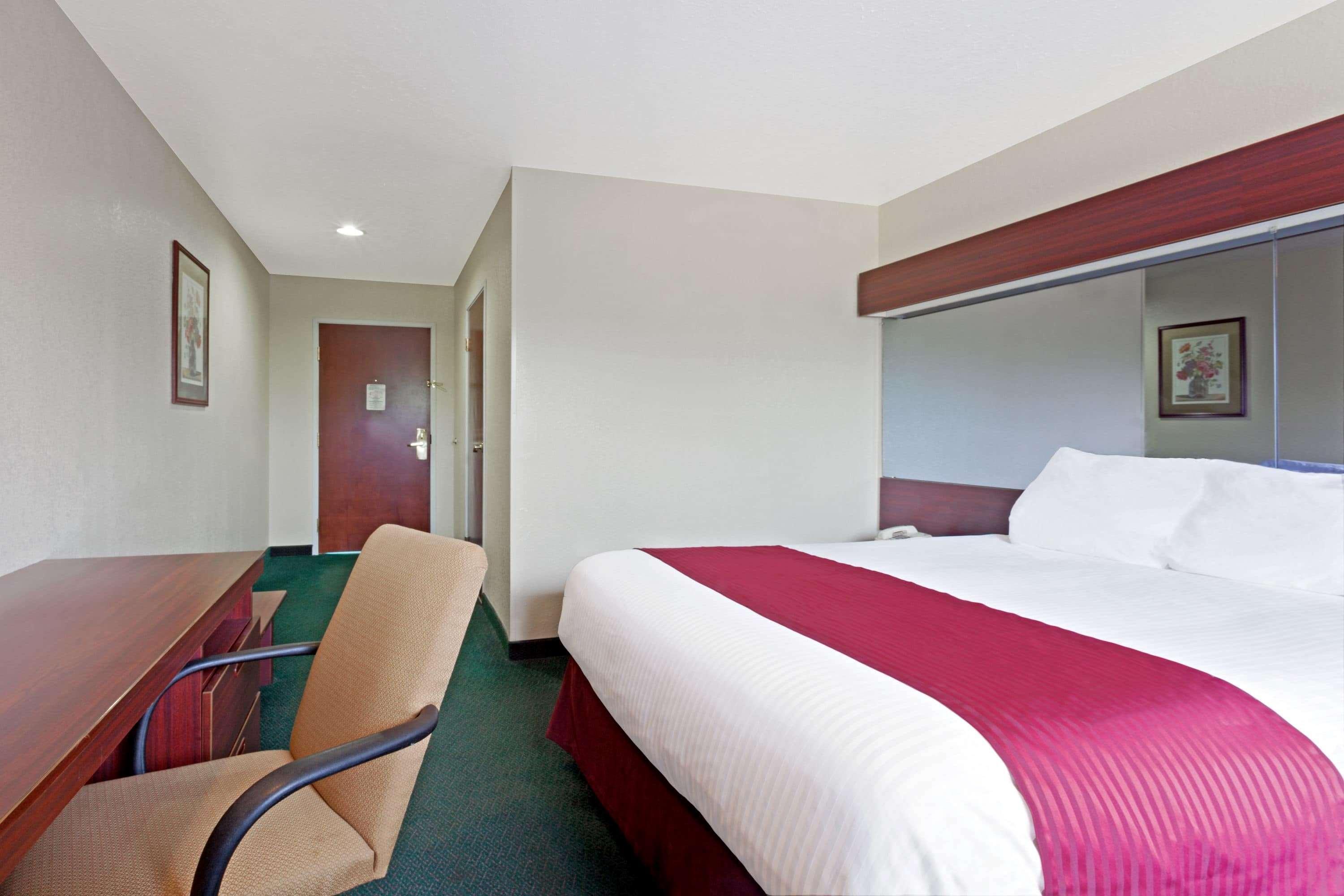 Microtel Inn & Suites By Wyndham Brandon Exterior photo